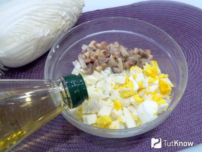 Продукты заправлены маслом