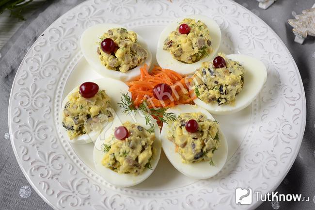 Яйца фаршированные грибами
