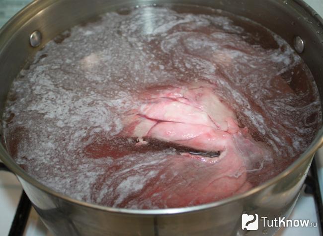Погружаем мясо и сердце в воду