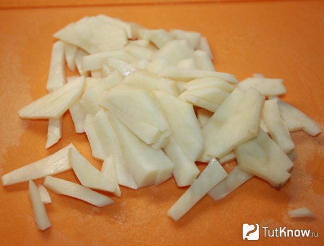 Режем картофель соломкой