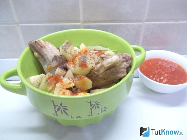 Продукты приправлены специями