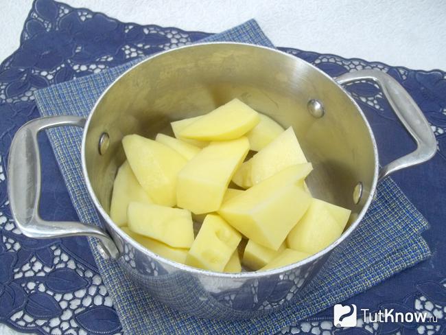 Картофель нарезан