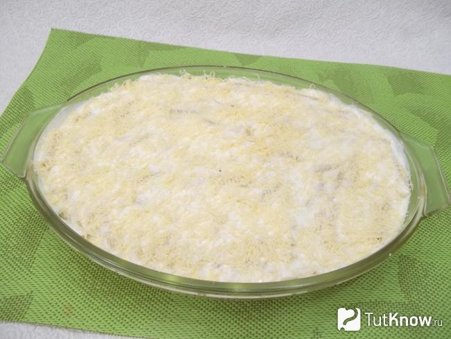 Макароны присыпаны сыром