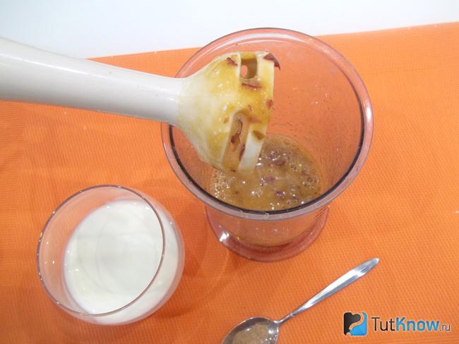 Сливы измельчены блендером