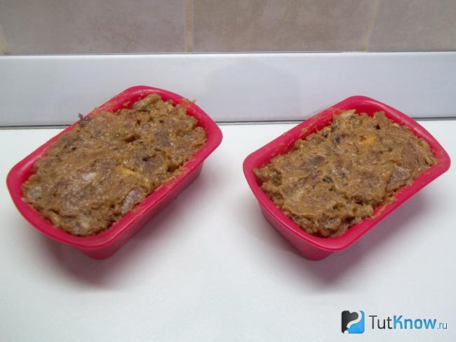 Масса разложена по формочкам
