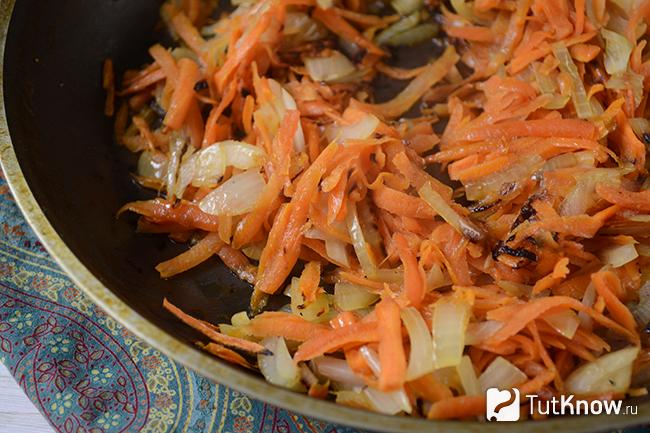 Пассирование морковки и лука