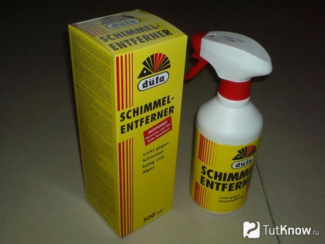 Флакон со средством для избавления от грибка со стен