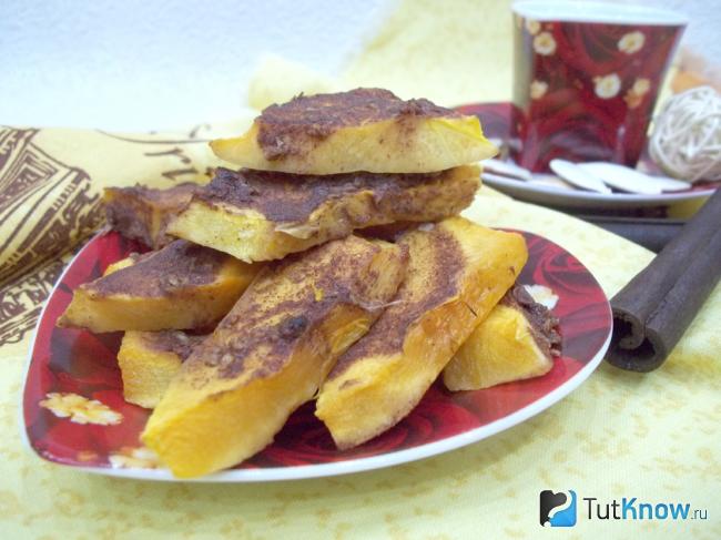 Готовая чесночно-медовая тыква в духовке