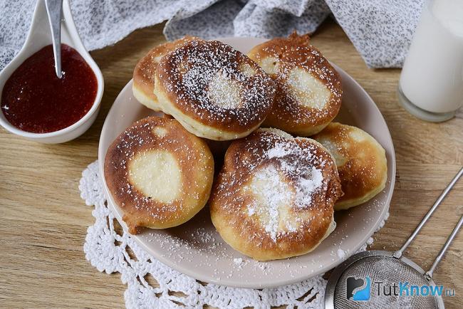 Пончики постные рецепт классический. 1519041279 9. Пончики постные рецепт классический фото. Пончики постные рецепт классический-1519041279 9. картинка Пончики постные рецепт классический. картинка 1519041279 9. 1. Следуем правилу кондитеров, которое гласит, что сухие ингредиенты всегда нужно соединять отдельно от мокрых. Поэтому сахар, соль и сухие дрожжи смешиваем в глубокой миске.