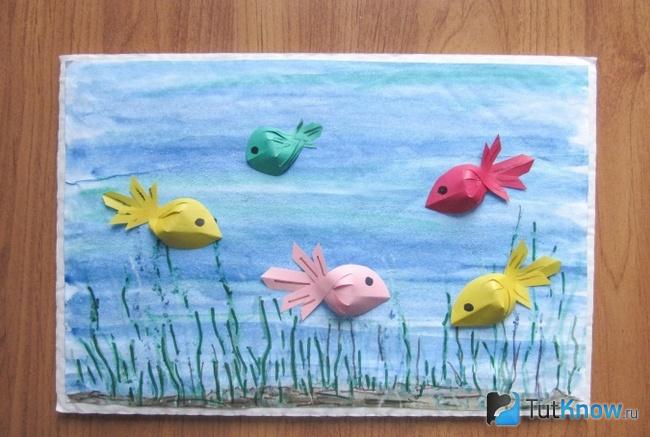 Картина с рыбками из бумаги