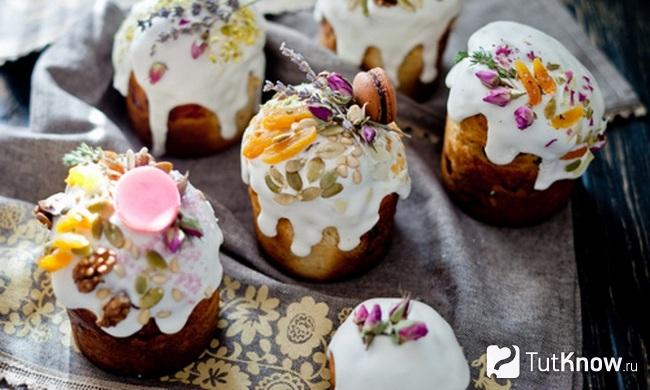 Красивый декор на пасхальных куличах