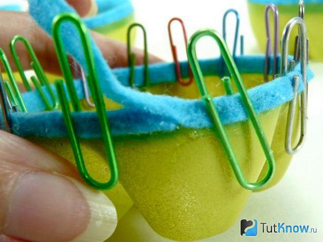 Фиксация ободка скрепками