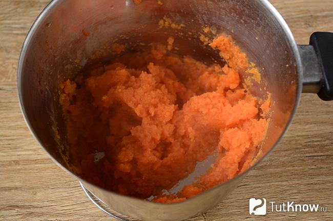 Измельчённая морковь крупным планом