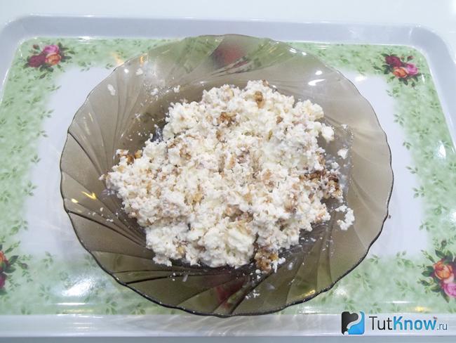 Готовый десерт из творога с йогуртом, отрубями и козинаками