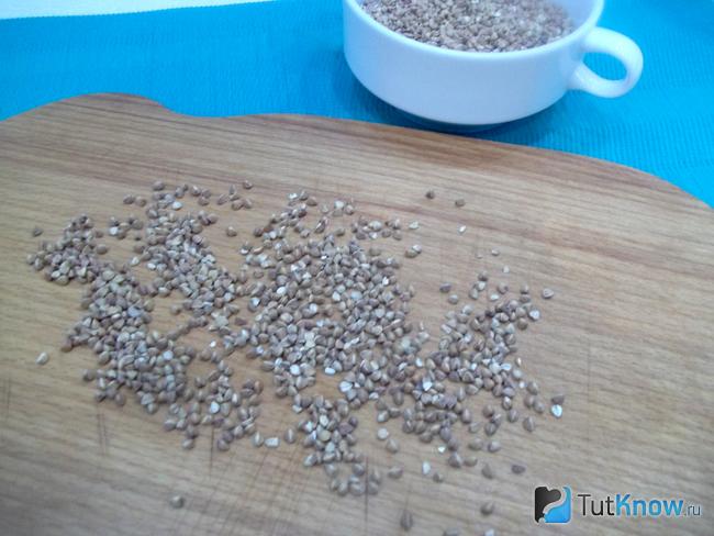 Гречневая крупа перебрана для каши с молоком и вареньем