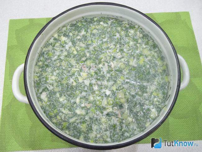 окрошка с отварной курицей. 1521281291 8. окрошка с отварной курицей фото. окрошка с отварной курицей-1521281291 8. картинка окрошка с отварной курицей. картинка 1521281291 8. Перед вами несложный рецепт мясной окрошки на кефире. Этот летний суп прекрасно усваивается, насыщает организм и одновременно охлаждает в жаркое время. Кисломолочный продукт делает это блюдо не только сытным и вкусным, но и полезным.