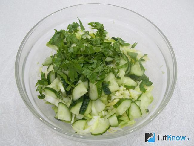 Кинза вымыта и мелко нарезана