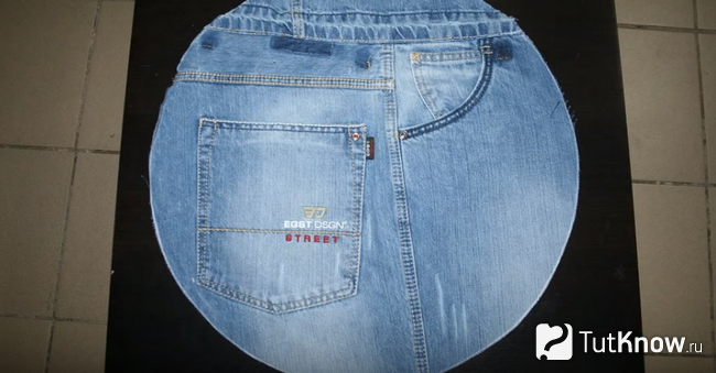 Круглый кусок джинсовой ткани для создания прокладки рюкзака