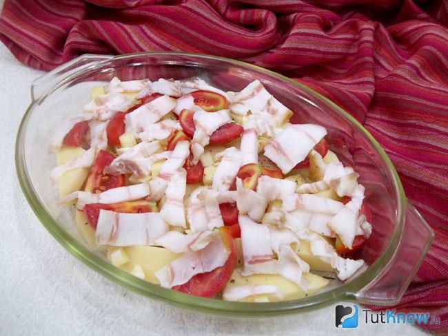 К продуктам добавлено сало нарезанное кусочками