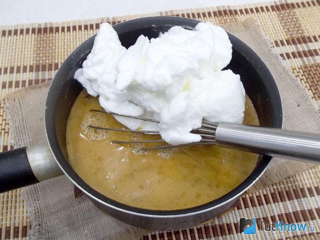 Белки взбиты и добавлены в молочные продукты