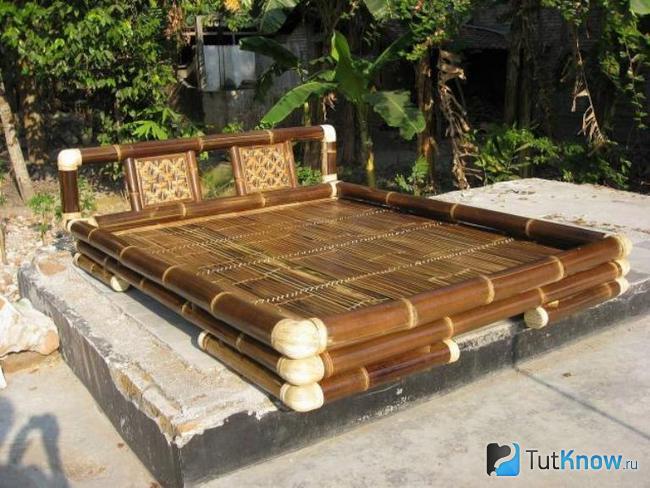 Кровать из бамбука
