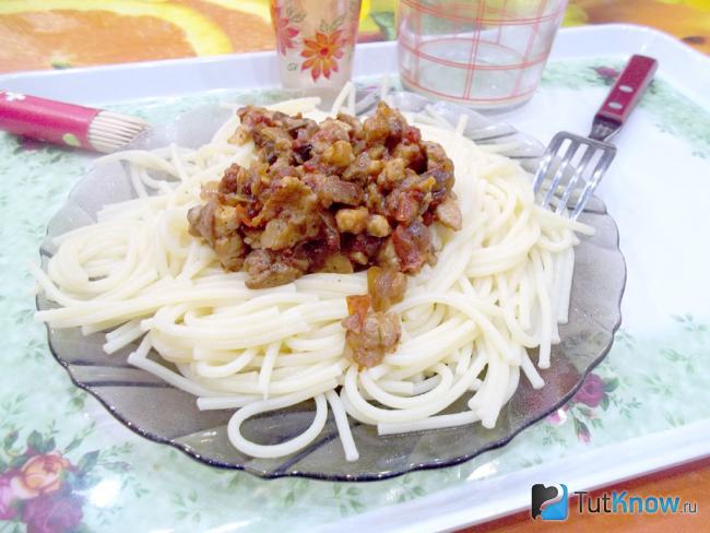 Готовая паста с мясным томатным соусом