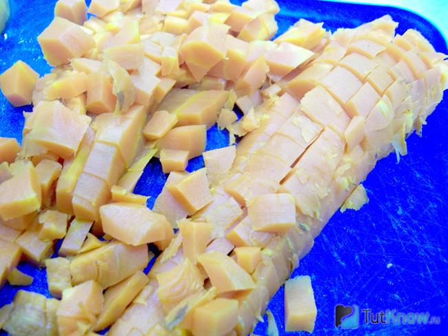 Морковь и тыква нарезаны кубиками