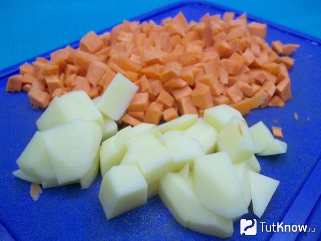 Картофель и морковь очищены и нарезаны