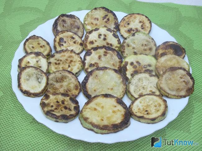 обжаренные кабачки в муке с сыром и чесноком. 1525290113 8. обжаренные кабачки в муке с сыром и чесноком фото. обжаренные кабачки в муке с сыром и чесноком-1525290113 8. картинка обжаренные кабачки в муке с сыром и чесноком. картинка 1525290113 8. Такая оригинальная закуска из молодых кабачков станет приятным украшением любого стола. Думаю, никто не сможет отказаться от такого вкусного и ароматного угощения. Попробуйте приготовить и вы!