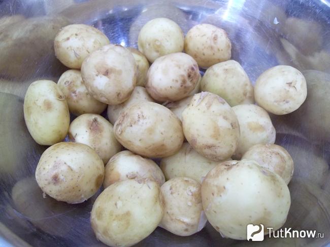 Картофель вымыт и высушен