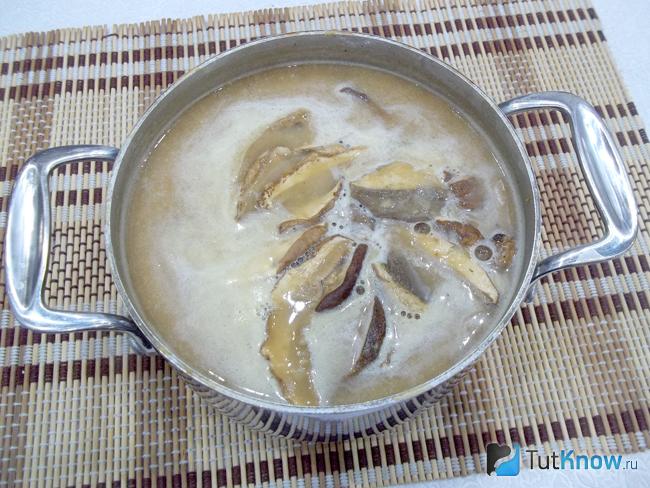 Готовый гороховый крем-суп с сушеными белыми грибами