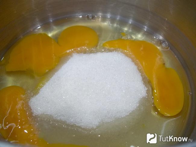 Яйца соединены с сахаром