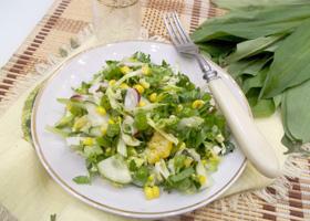 Салат из черемши и кукурузы