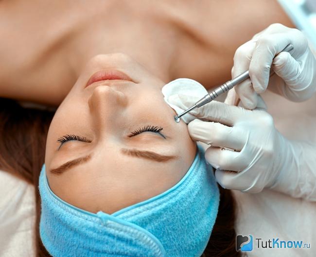 Процедура механической чистки лица