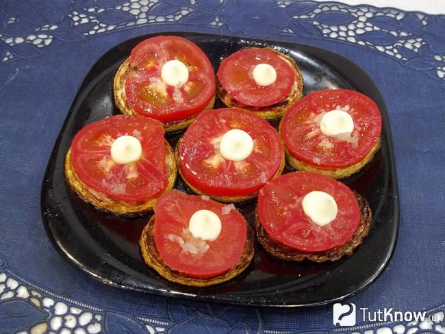 Готовая закуска из кабачков и помидоров