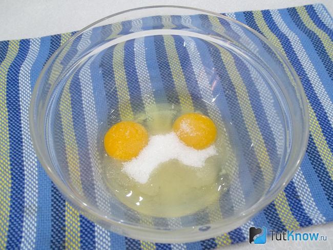 Яйца соединены с сахаром