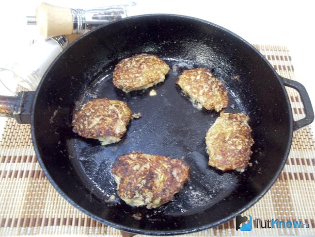 Готовые котлеты из кабачков с мясом