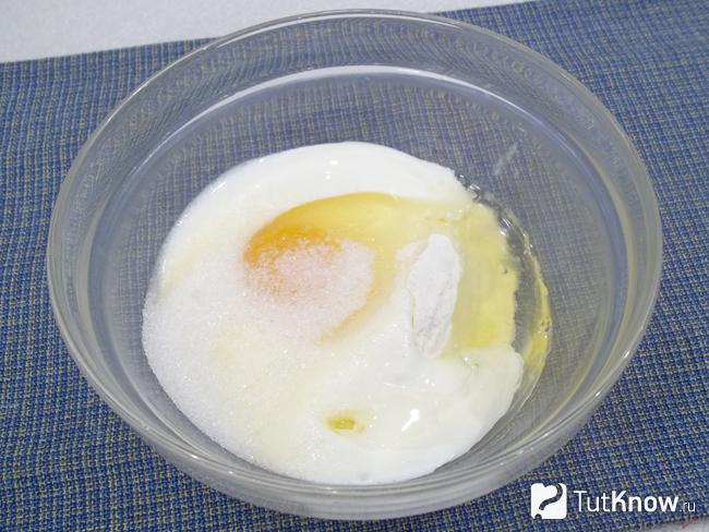 К продуктам добавлены яйца и растительное масло