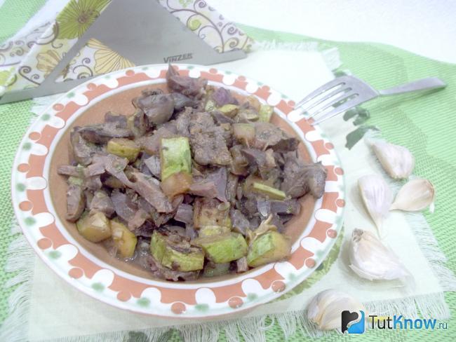 Готовые куриные потроха с цукини