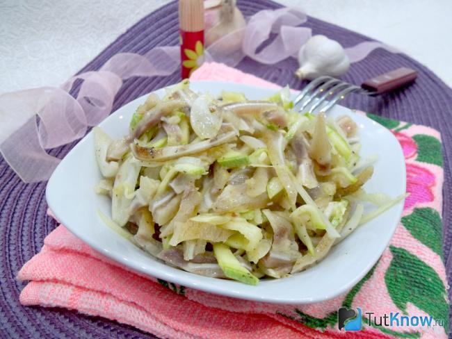 Готовая закуска по-корейски из ушек и кабачков