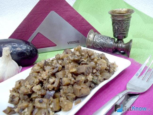 Готовые синие жареные с мясом на сковороде