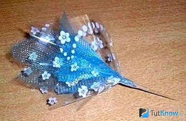 Шпажка прикреплена к заготовке