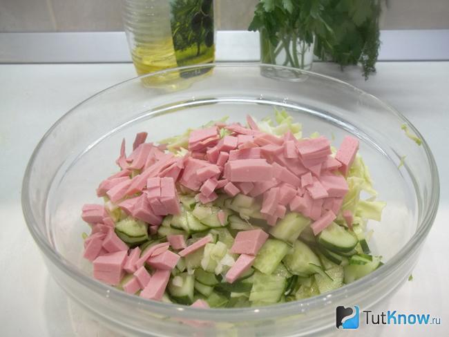 салаты из свежей капусты с колбасой и свежим огурцом. Смотреть фото салаты из свежей капусты с колбасой и свежим огурцом. Смотреть картинку салаты из свежей капусты с колбасой и свежим огурцом. Картинка про салаты из свежей капусты с колбасой и свежим огурцом. Фото салаты из свежей капусты с колбасой и свежим огурцом