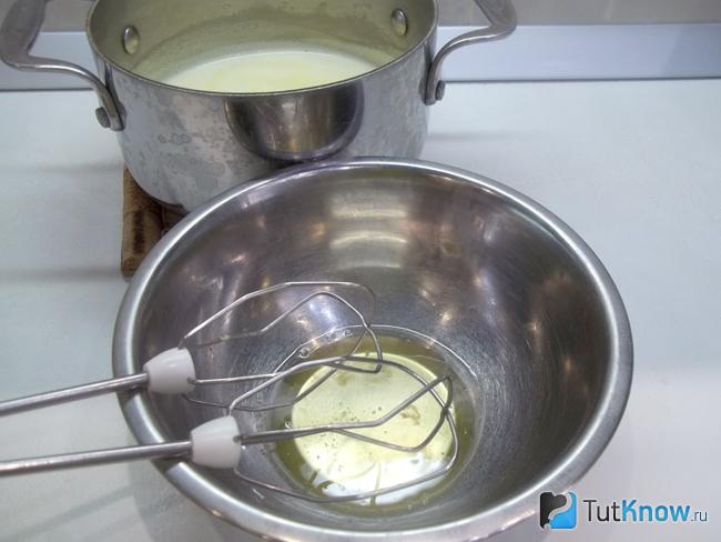 Белки взбиваются миксером