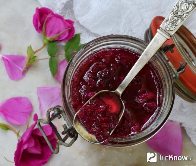 Варенье из лепестков роз и шиповника