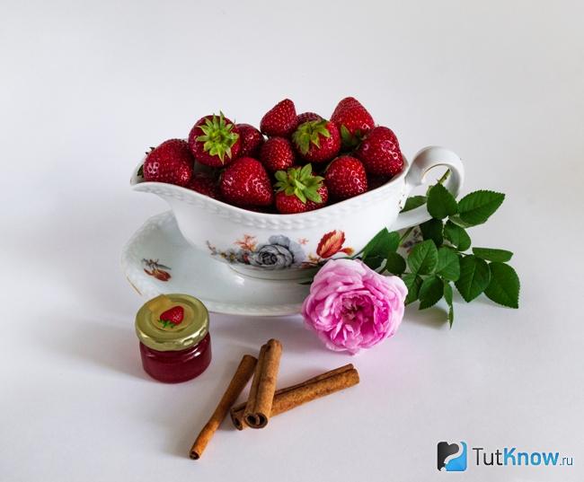Варенье из лепестков роз и клубники