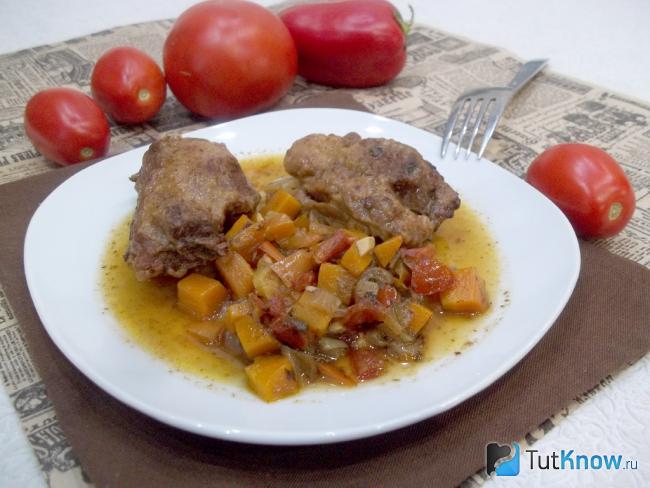 Готовая телятина тушеная с овощами