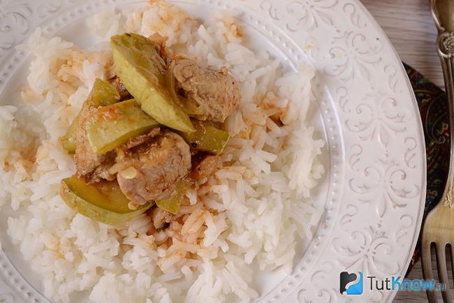 Готовые кабачки, тушёные с мясом