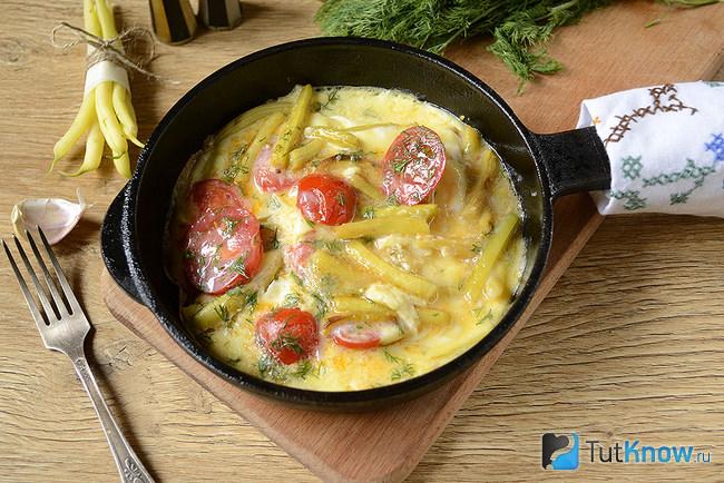 омлет со стручковой фасолью на сковороде рецепт с фото. 1530612834 7. омлет со стручковой фасолью на сковороде рецепт с фото фото. омлет со стручковой фасолью на сковороде рецепт с фото-1530612834 7. картинка омлет со стручковой фасолью на сковороде рецепт с фото. картинка 1530612834 7. Этот рецепт посвящается любителям омлета. Вы любите это блюдо? Готовите его почти каждое утро? Тогда давайте разнообразим ваше меню этим замечательным рецептом. В летнюю пору стоит использовать сезонные овощи по максимуму, поэтому готовьте омлет со стручковой фасолью, помидорами, перцем, брокколи и другими овощами.