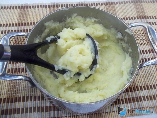 Картофель пюрирован толкушкой